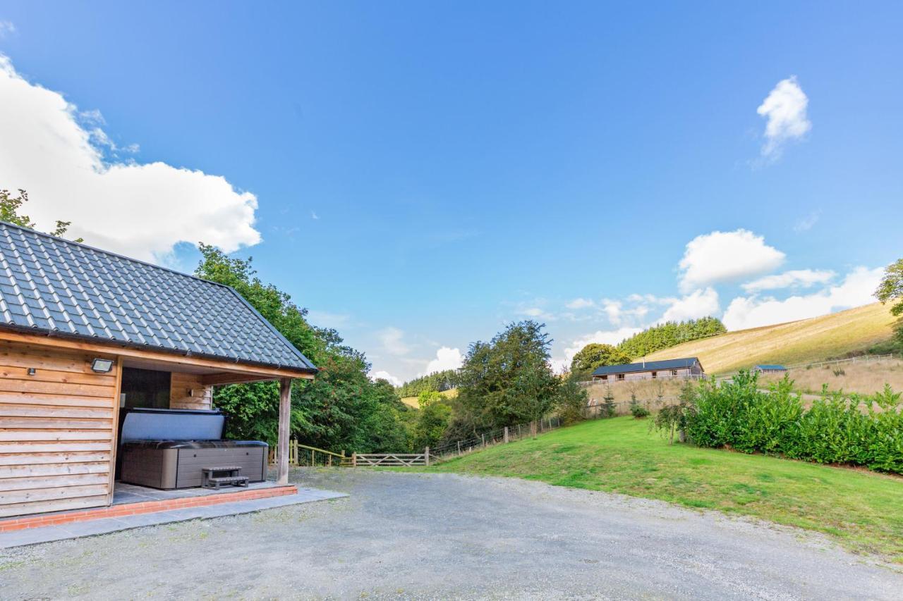 Ploony Hill Lodge Bleddfa Bagian luar foto